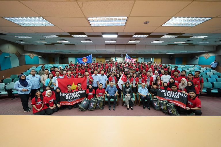 YSS student volunteers — YSS-ASEAN Sarawak 2025 mission